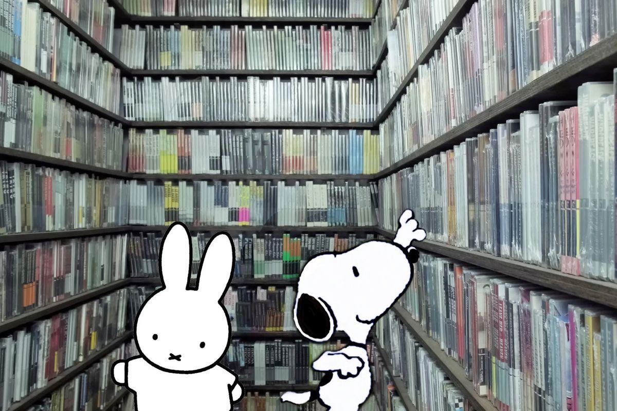 Snoopy choosing a book